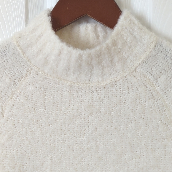 Urban Outfitters Avril Wool Blend Cropped Mock Neck Puff Sleeve Sweater Ivory XS - Picture 2 of 11